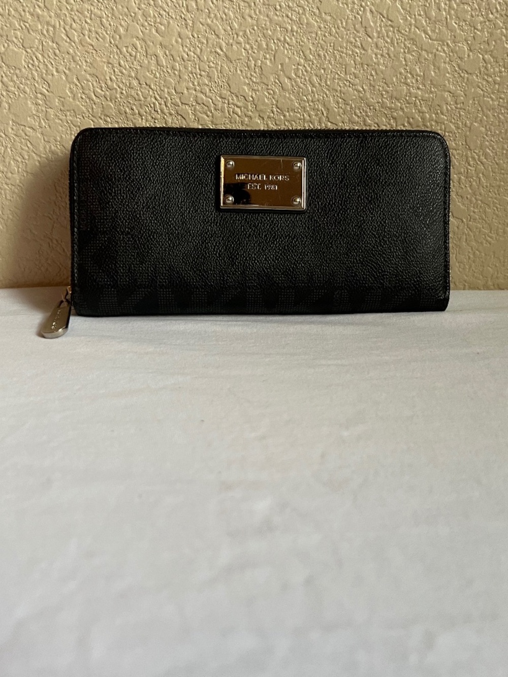 Michael Kors Black Signature Coated Canvas "Jet Set" Zip Around Wallet - Picture 7 of 7